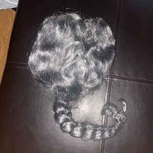 🎃🎃 Halloween Grey wig with braid.